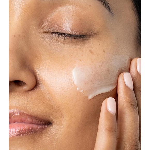 NUTRIENT FACE SERUM NEW UNUSED BOXED - Picture 2 of 6